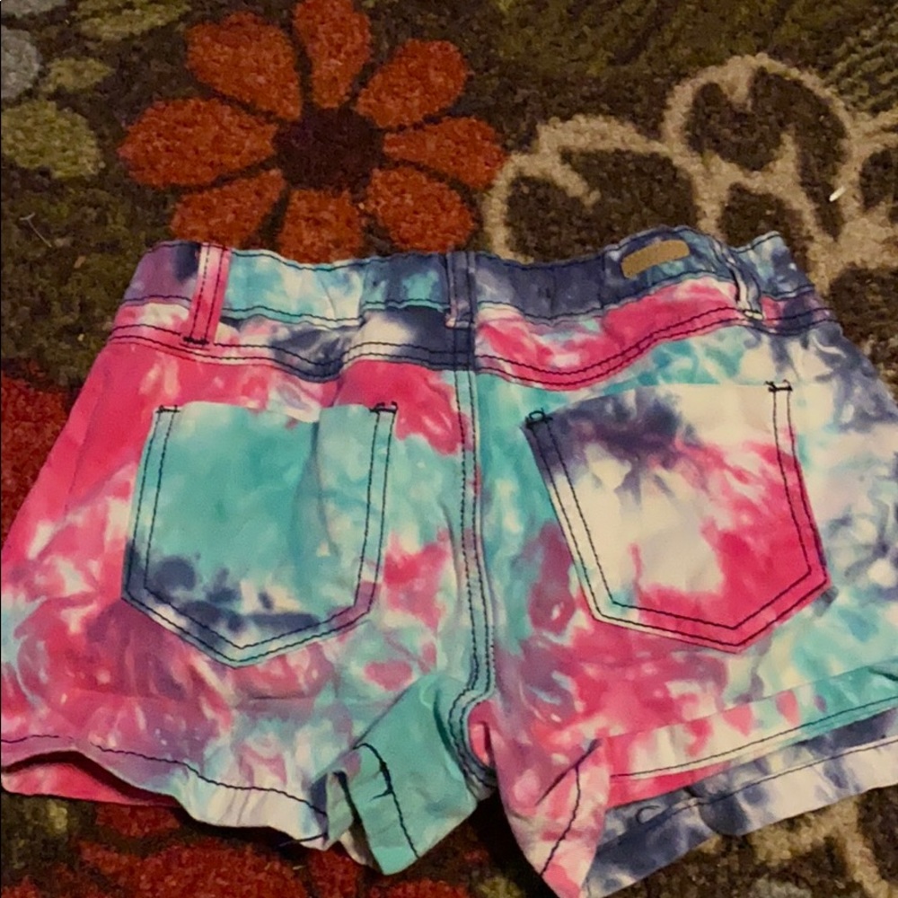 Shorts - Picture 2 of 4